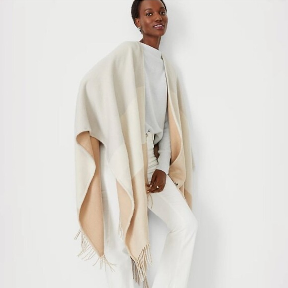 NWT Soia & Kyo Cream and Tan Miku Wrap - Picture 1 of 7